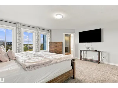 5708 12 AV SW photo 27
