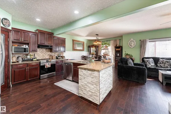 16613 58A ST NW photo 3