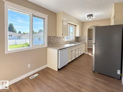 10439 36A Ave NW photo 9