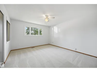 5210 43 AV photo 18