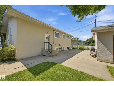 5210 43 AV photo 37