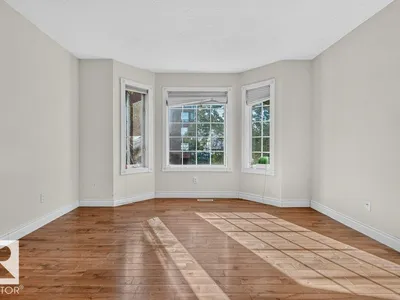11412 102 AV NW photo 21
