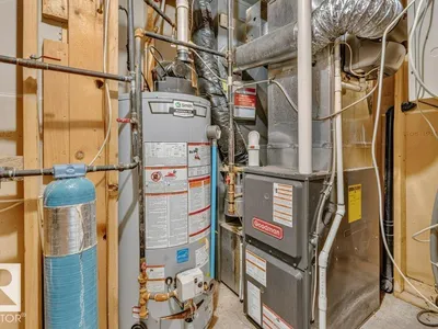 11412 102 AV NW photo 31