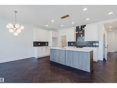 20624 43 AV NW photo 10