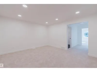 20624 43 AV NW photo 21