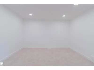20624 43 AV NW photo 22