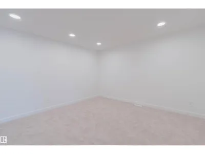 20624 43 AV NW photo 23
