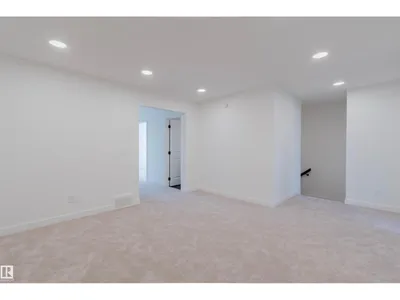 20624 43 AV NW photo 25