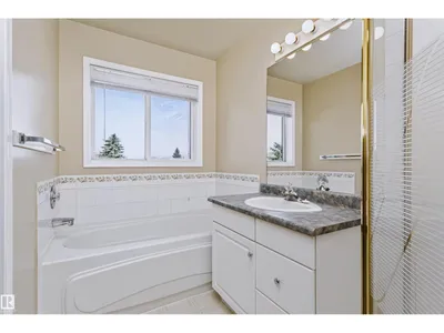 4112 37A AV NW photo 21