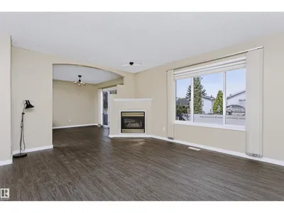 4112 37A AV NW photo 6