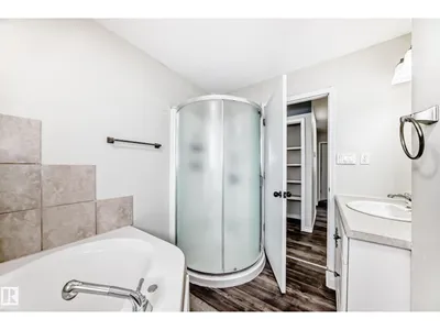 8615 42A AV NW photo 26