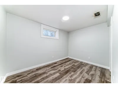 8615 42A AV NW photo 34