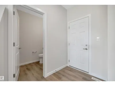 5439 Hawthorn RU SW photo 20