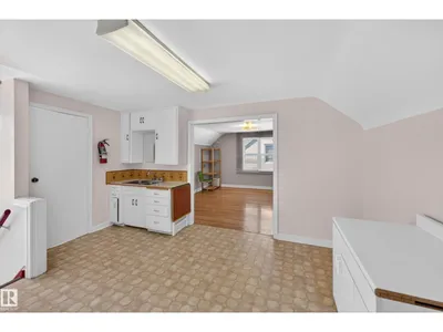 11010 106 ST NW photo 29
