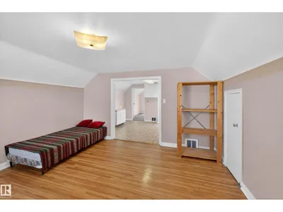 11010 106 ST NW photo 33