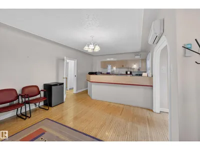 11010 106 ST NW photo 8
