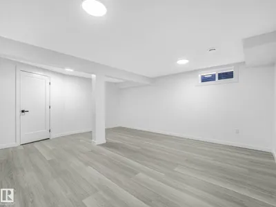 152 LONDONDERRY SQUARE SQ NW photo 25