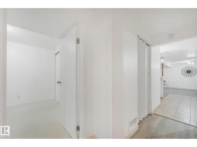 5914 91 AV NW photo 37