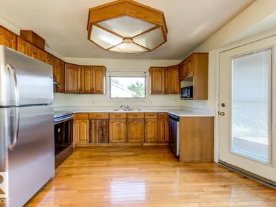 3908 28 AV NW photo 17