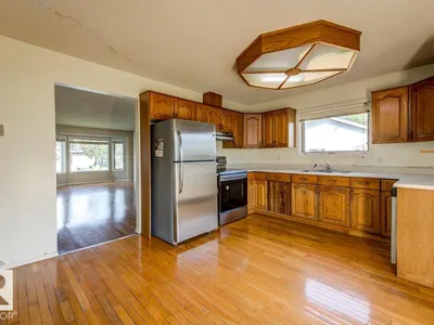 3908 28 AV NW photo 20