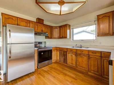 3908 28 AV NW photo 21