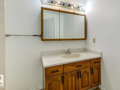 3908 28 AV NW photo 25