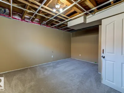 3908 28 AV NW photo 44