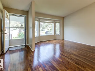 3908 28 AV NW photo 6