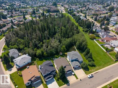 3908 28 AV NW photo 61