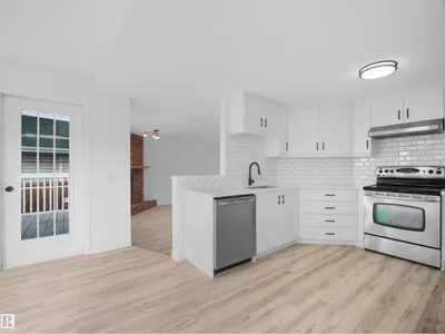 4103 28 AV NW photo 14