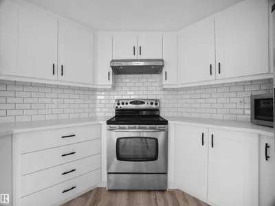 4103 28 AV NW photo 15