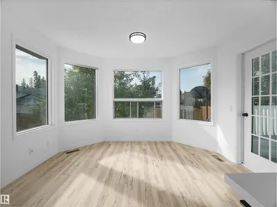 4103 28 AV NW photo 16