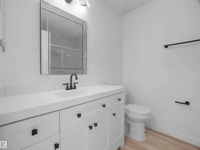 4103 28 AV NW photo 32