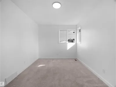 4103 28 AV NW photo 34