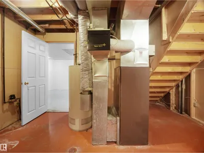 4103 28 AV NW photo 45