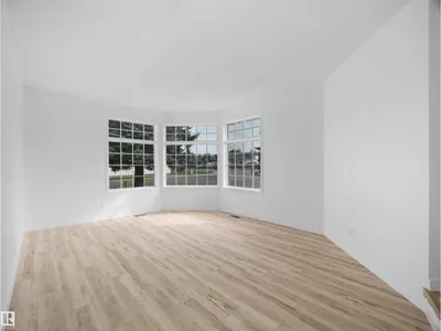 4103 28 AV NW photo 8