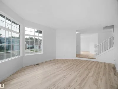 4103 28 AV NW photo 9
