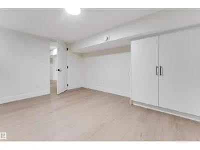 12811 135 ST NW photo 45