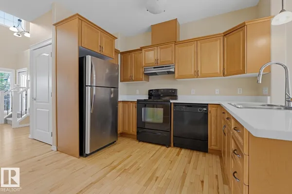 11612 11 AV SW photo 3