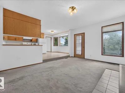 2907 49 ST NW photo 19