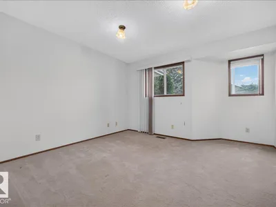 2907 49 ST NW photo 29