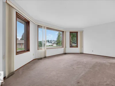 2907 49 ST NW photo 8