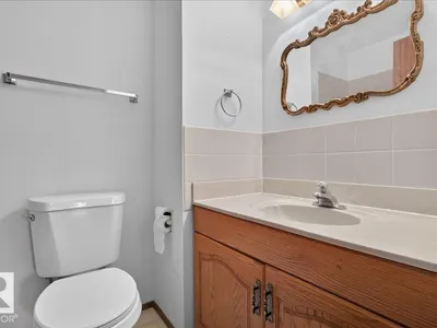2907 49 ST NW photo 24