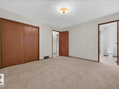 2907 49 ST NW photo 32
