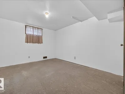 2907 49 ST NW photo 44