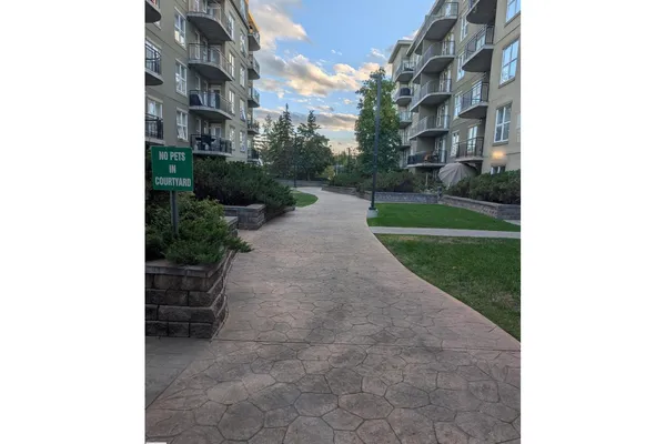 1-504, 4245 139 AV NW NW photo 2