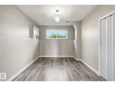 4207 43 AV photo 30