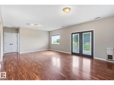 4207 43 AV photo 26