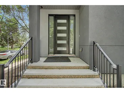 7603 92 AV NW photo 4