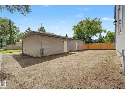 7603 92 AV NW photo 5